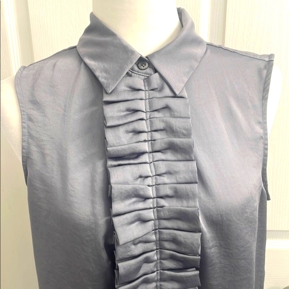 Gray Sleeveless Blouse with Pleated Front and Dress Shirt Collar Size 4 - Picture 2 of 9